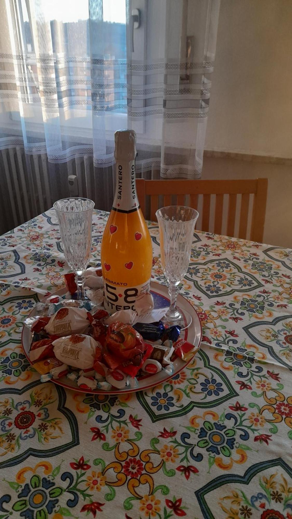 Bellissimo Appartamento Con Supermercato A 50M Asti Luaran gambar